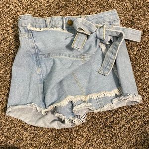 Shorts that look like a skirt, a 0 I believe